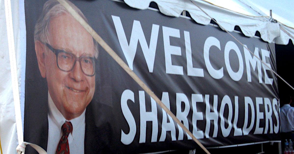 Using Warren Buffetts SEC Filing as an Oracle